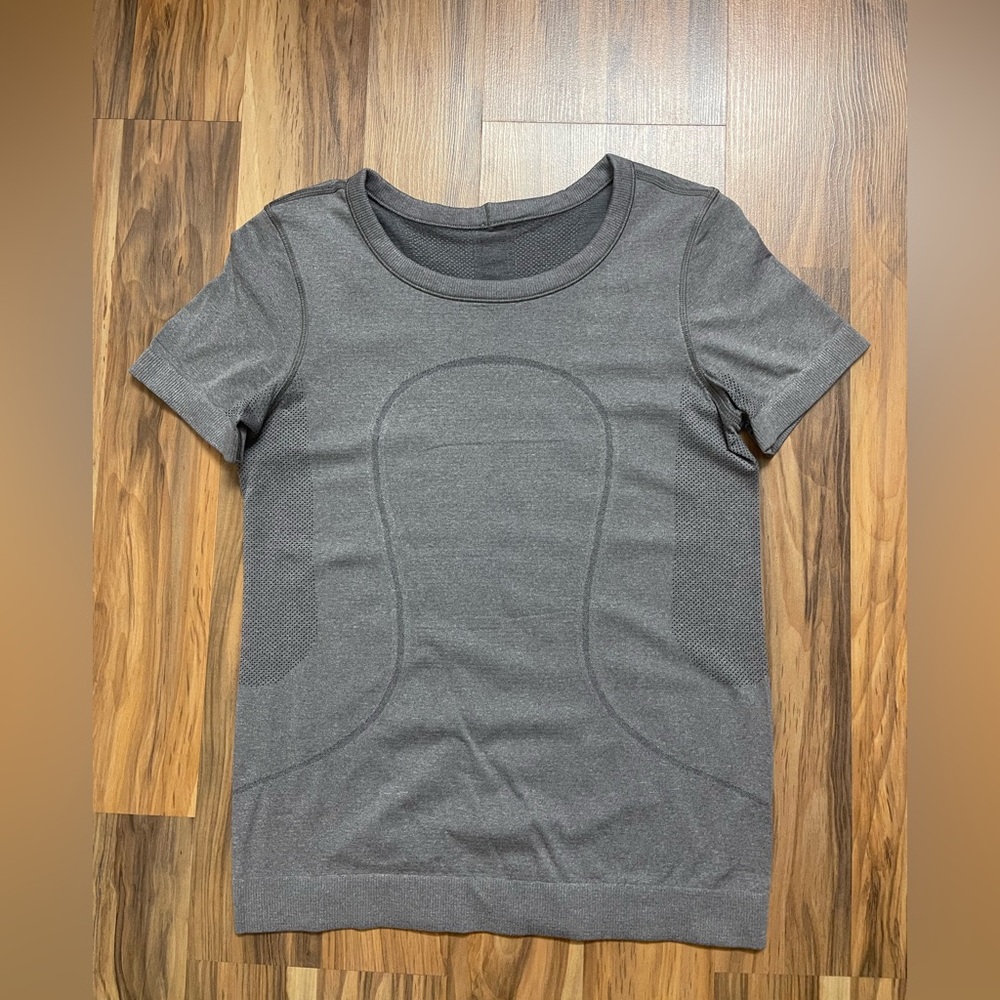 Lululemon women swiftly relaxed short sleeve top